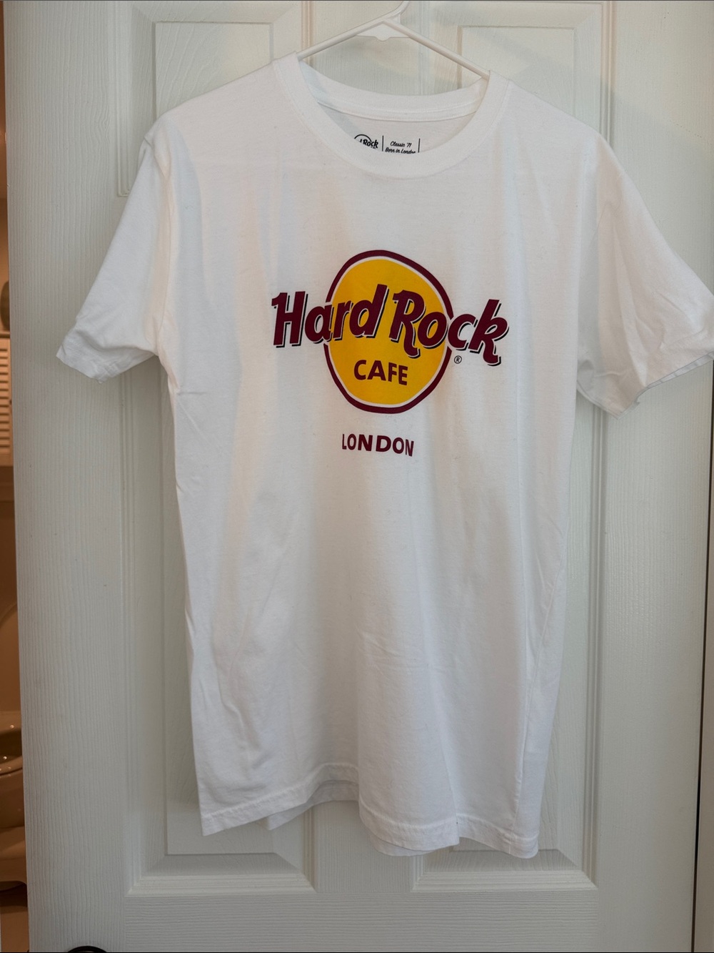 New Hard Rock Cafe White Tee with Yellow & Burgundy Logo - London Sz M